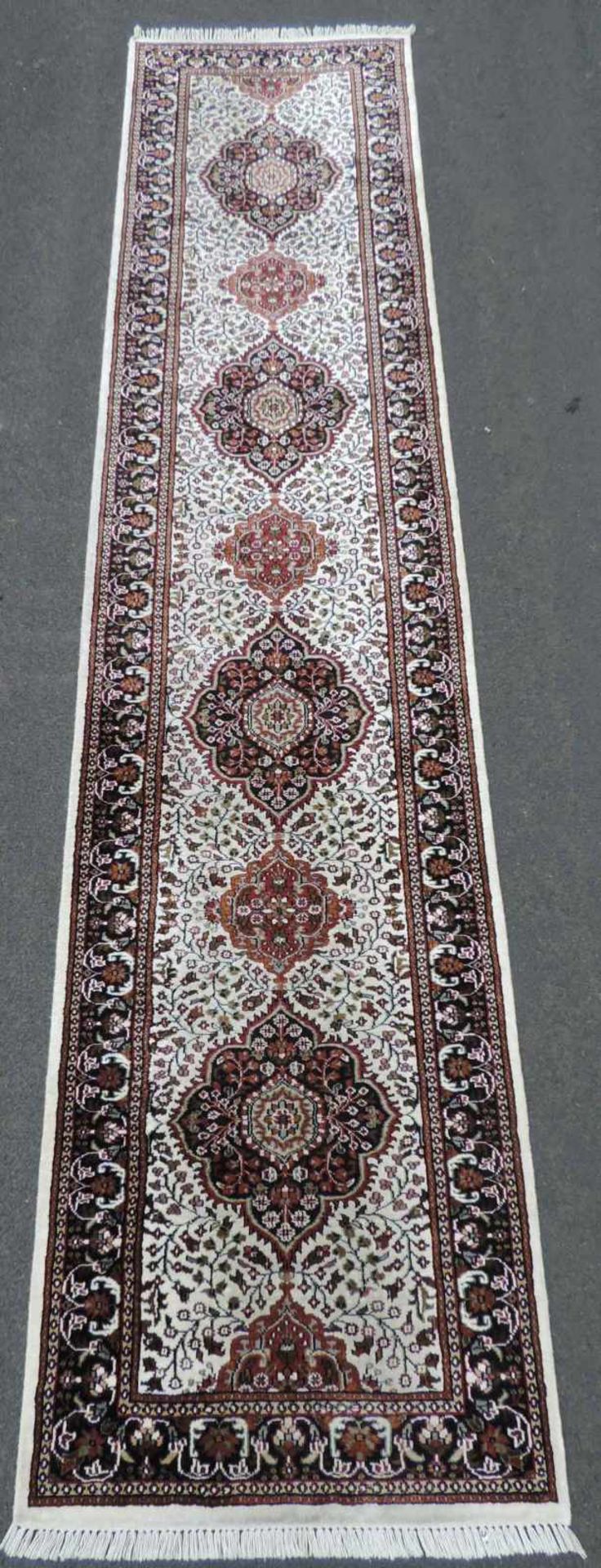 Chobi Läufer Orientteppich. Pakistan. Feine Knüpfung. 355 cm x 79 cm. Handgeknüpft. Wolle auf