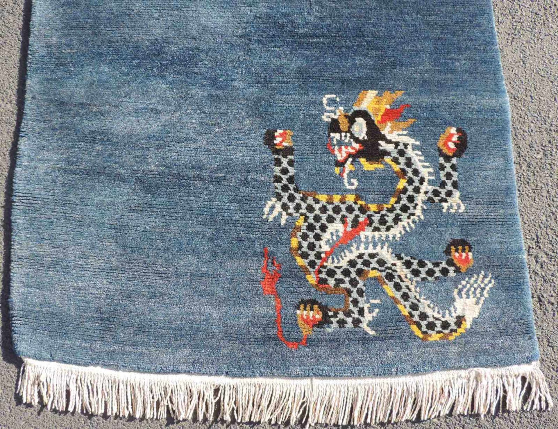Tibet / Nepal Drachenteppich. 158 cm x 93 cm. Handgeknüpft. Wolle auf Baumwolle. Tibet / Nepal - Bild 2 aus 4
