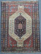 Hamadan Dorfteppich. Iran, alt, Mitte 20. Jahrhundert. 144 cm x 107 cm. Handgeknüpft. Wolle auf