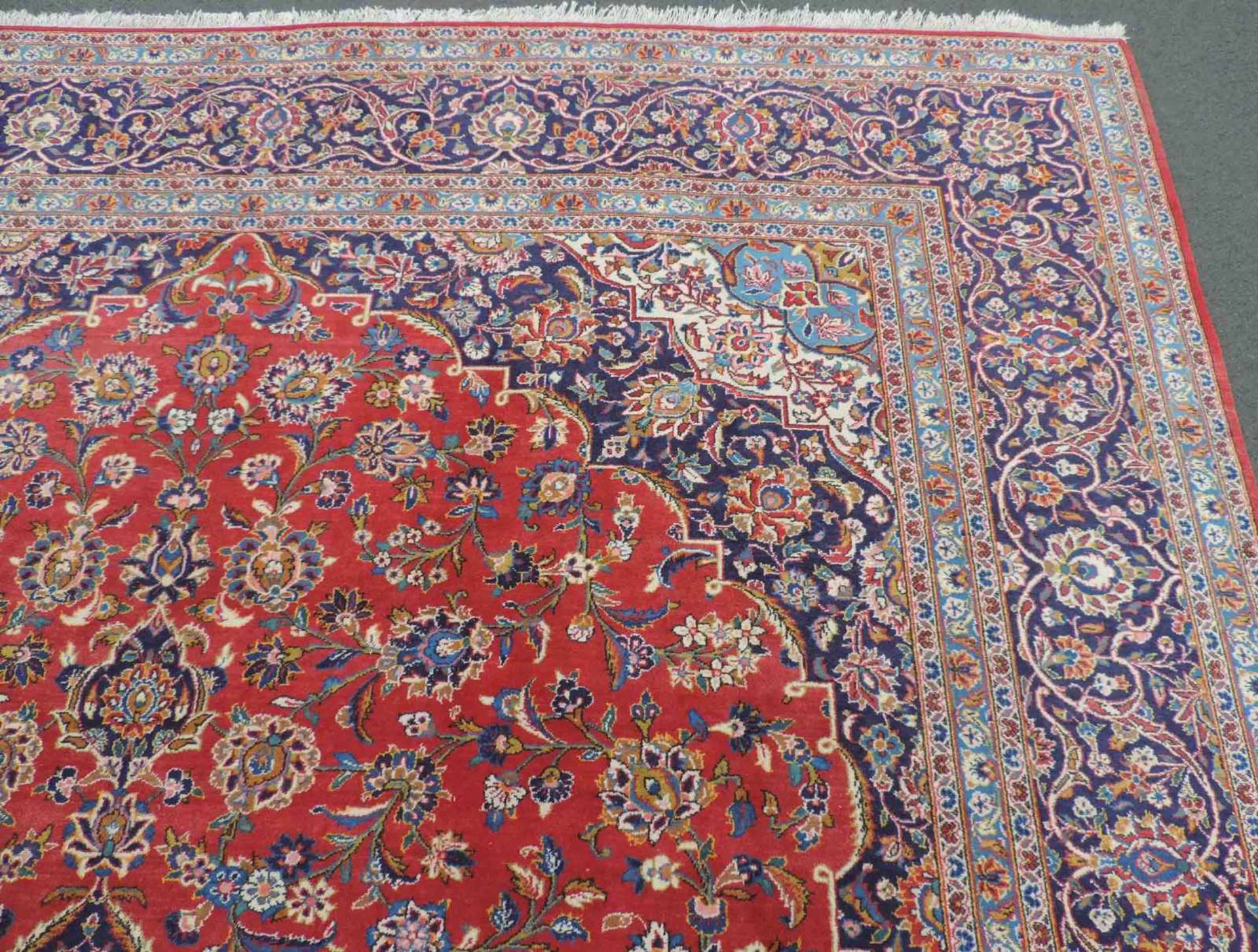 Keschan Meisterteppich signiert. Iran. 413 cm x 304 cm. Handgeknüpft. Wolle auf Baumwolle. Keshan - Bild 5 aus 9