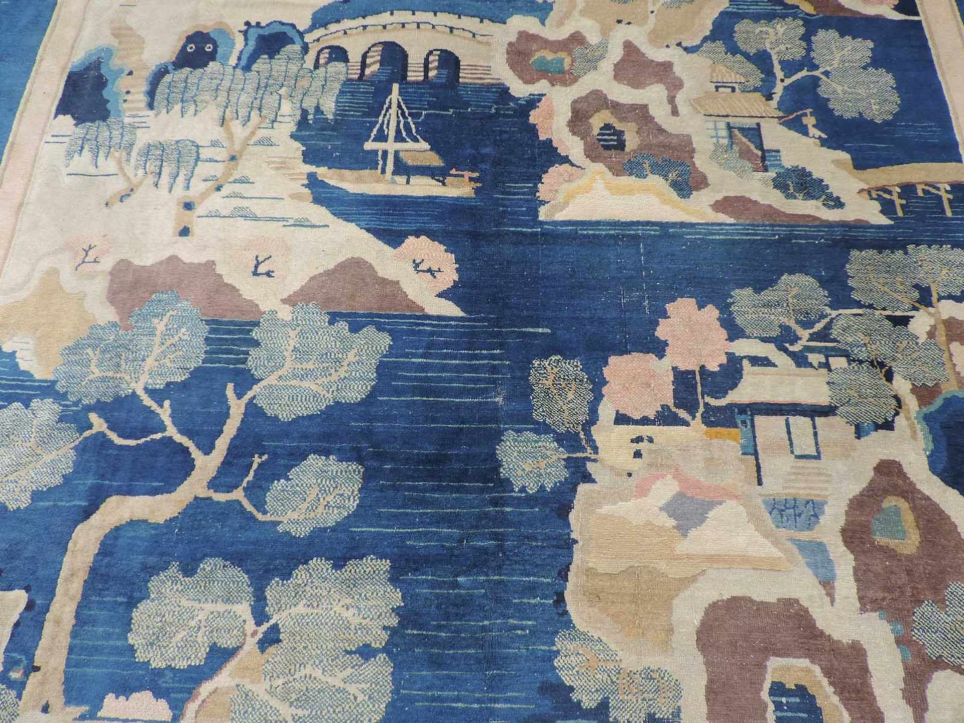 Peking Bildteppich. China, antik, um 1890. 345 cm x 270 cm. Handgeknüpft. Wolle auf Baumwolle. - Bild 4 aus 8