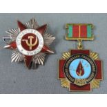 Zwei Orden / Abzeichen. Sowjetunion. Bis 6 cm. Two medals / badges. Soviet Union Up to 6 cm.