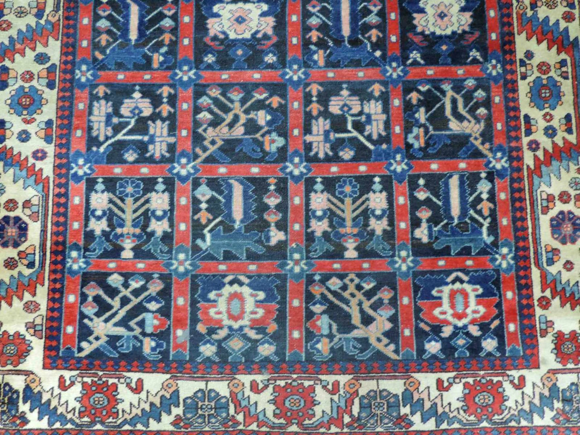 Bachtiar Dorfteppich. Iran, alt, um 1940. 202 cm x 158 cm. Handgeknüpft. Wolle auf Baumwolle. - Bild 7 aus 9