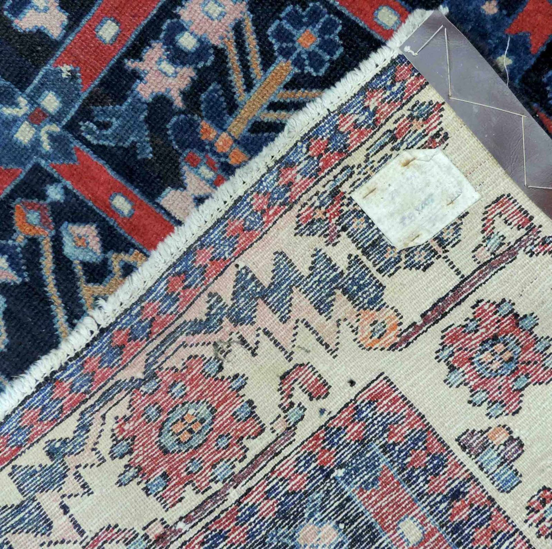 Bachtiar Dorfteppich. Iran, alt, um 1940. 202 cm x 158 cm. Handgeknüpft. Wolle auf Baumwolle. - Bild 8 aus 9