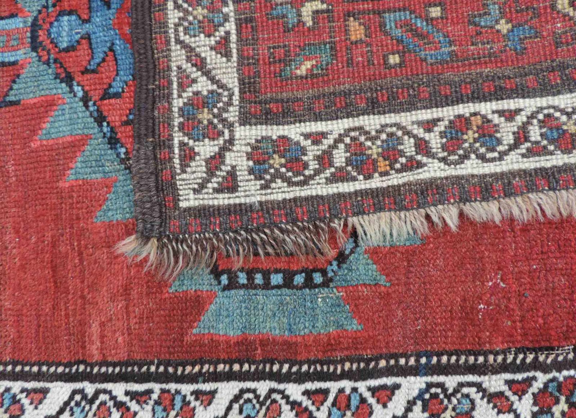 Schah - Savan Kurde Stammesteppich. Iran. Antik, 19. Jahrhundert. 294 cm x 100 cm. Handgeknüpft. - Bild 5 aus 5