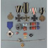 15 Orden und Abzeichen. Wird nur zu Forschungszwecken versteigert. 15 medals and badges. Sold only