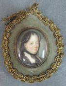 Feine Miniatur einer Dame. Wohl noch 18. Jahrhundert. Gemälde, oval 30 mm x 23 mm. Fine miniature of
