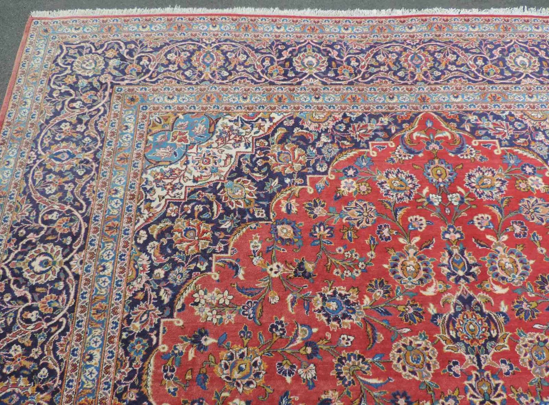 Keschan Meisterteppich signiert. Iran. 413 cm x 304 cm. Handgeknüpft. Wolle auf Baumwolle. Keshan - Bild 6 aus 9