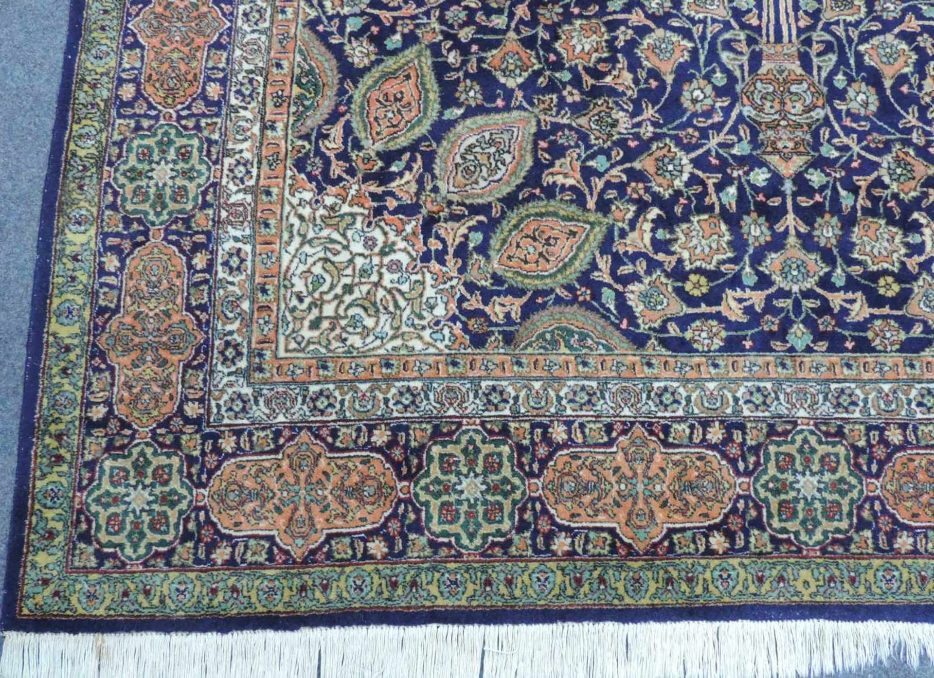 Täbriz Manufakturteppich. Iran, alt um 1940. Feine Knüpfung. 284 cm x 194 cm. Handgeknüpft. Wolle - Bild 2 aus 8