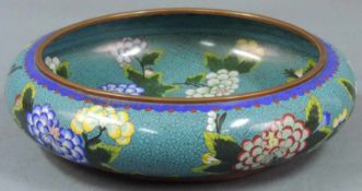 Cloisonne Schale. China. Alt. Durchmesser 37 cm. 10 cm hoch. Cloisonne bowl. China. Old. Diameter 37