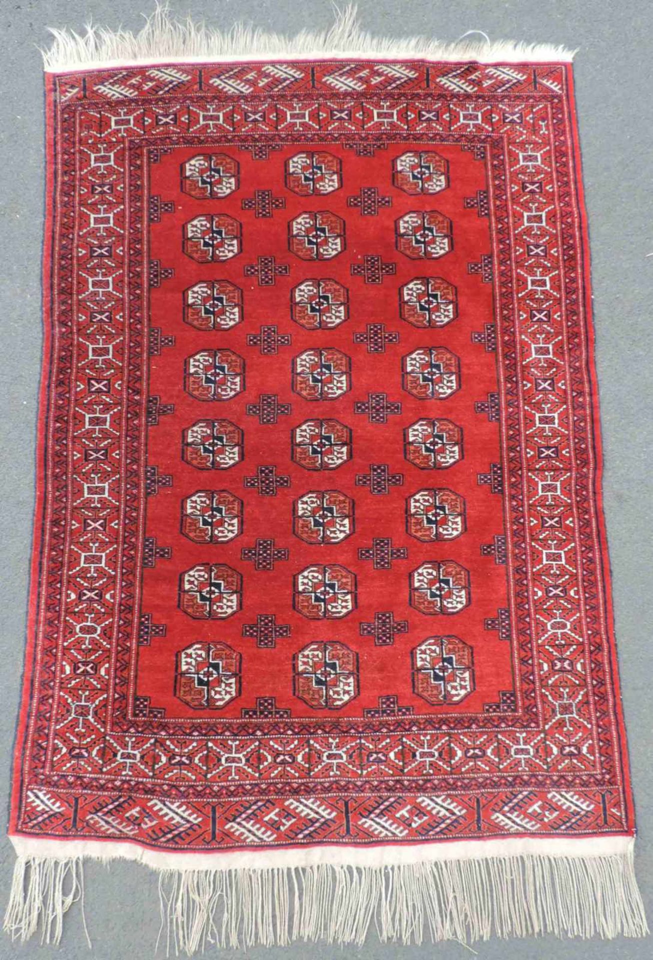 Ersari Stammesteppich. Turkmenistan, alt, Mitte 20. Jahrhundert. 176 cm x 124 cm. Handgeknüpft.