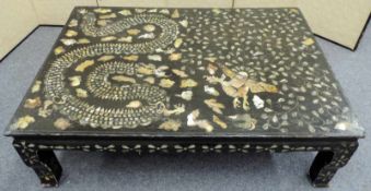 Alter Couchtisch, wohl China. Wohl mit Leder bezogen. 104 cm x 73 cm x 32 cm. Old low table,