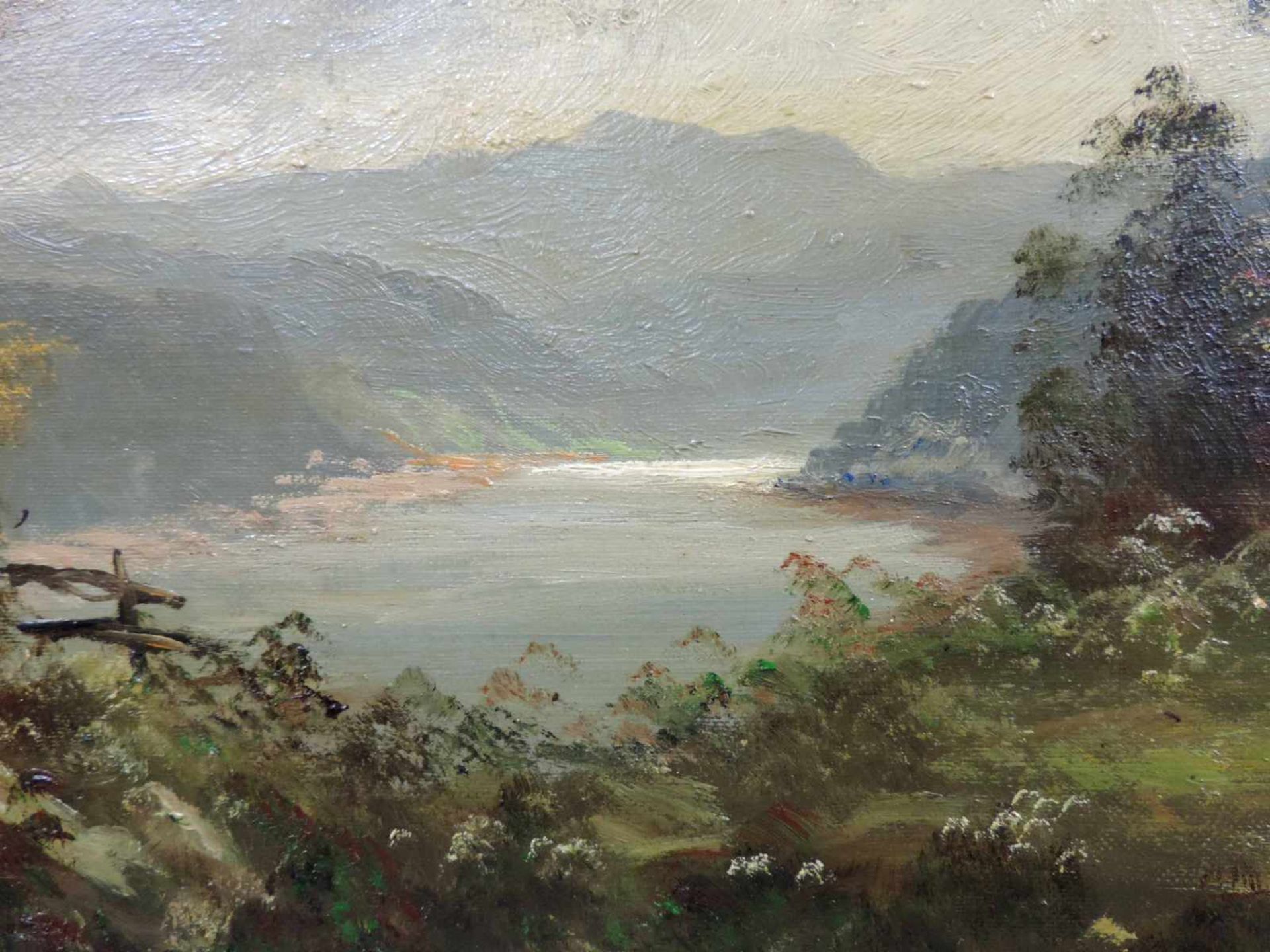 Albert BERGER (1883 - 1977). Bayerische Landschaft mit Fußgängern am Fluß. 40 cm x 80 cm. Gemälde. - Image 6 of 7