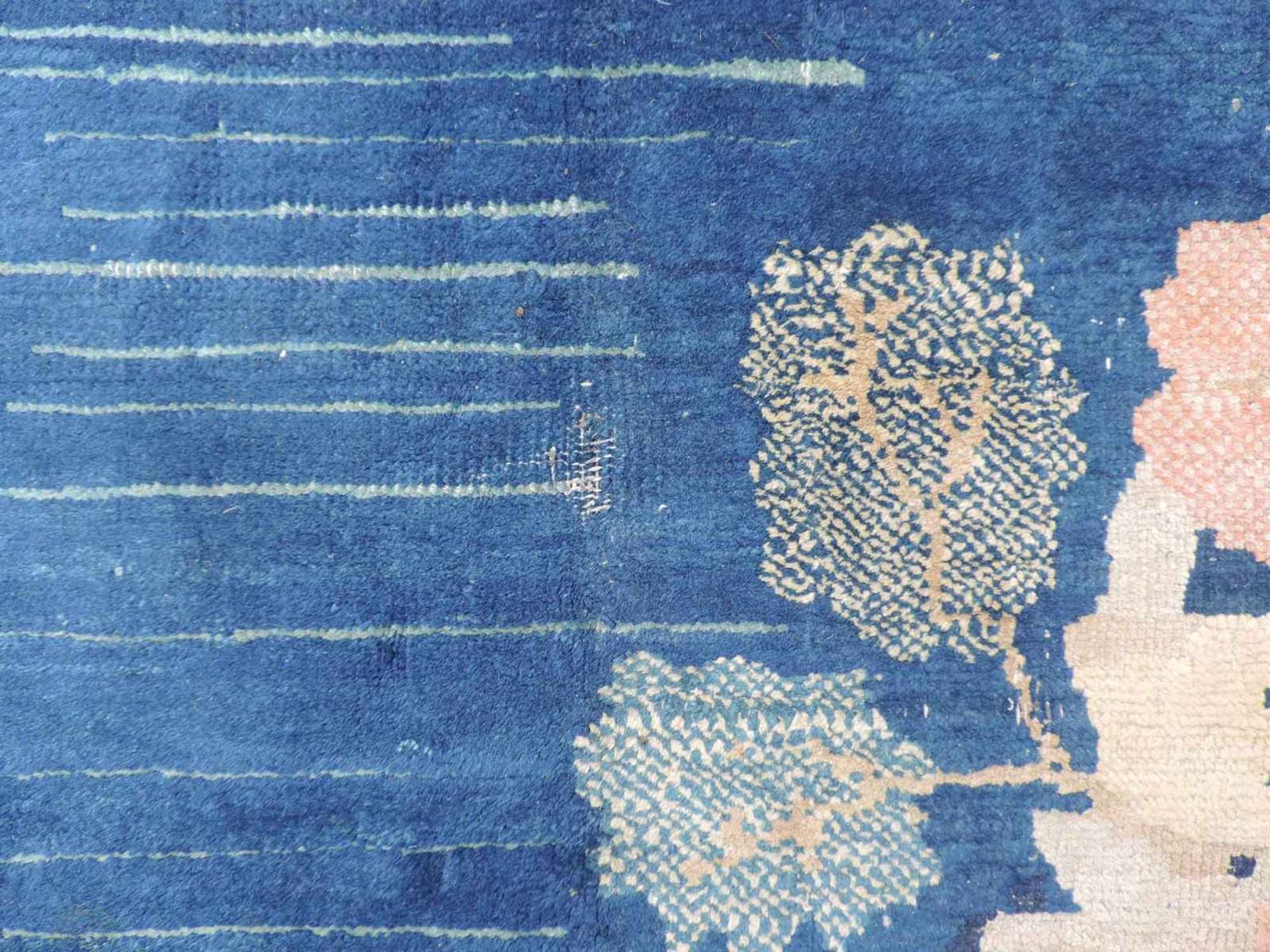 Peking Bildteppich. China, antik, um 1890. 345 cm x 270 cm. Handgeknüpft. Wolle auf Baumwolle. - Bild 8 aus 8