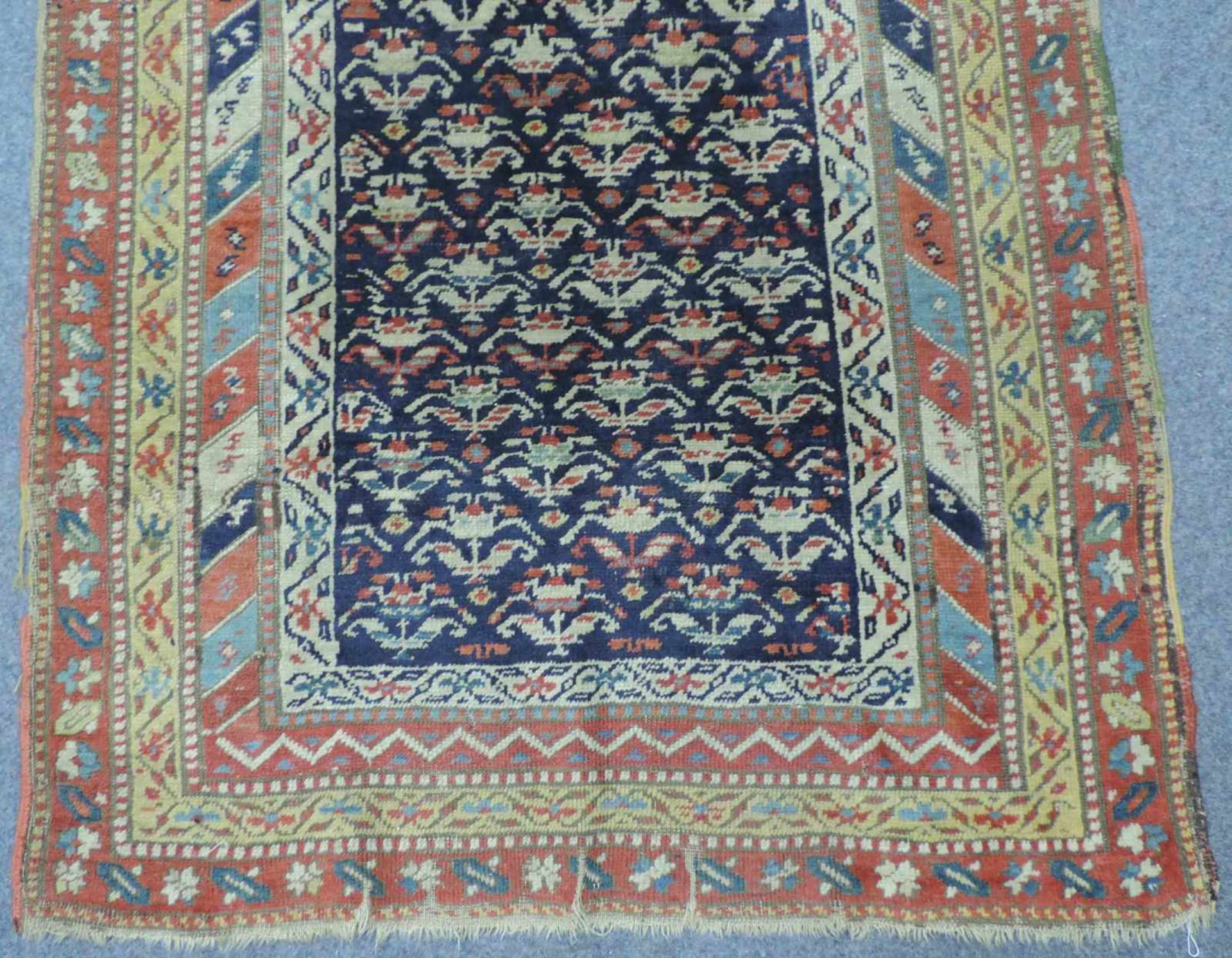 Azeri Teppich, Ost - Kaukasus, antik, Mitte 19. Jahrhundert. 264 cm x 115 cm. Handgeknüpft. Wolle - Bild 2 aus 6