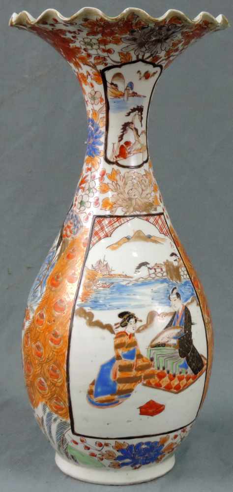 Imari Porzellanvase Japan. Alt, um 1890. 38 cm hoch. Imari porcelain vase Japan. Old, around 1890.