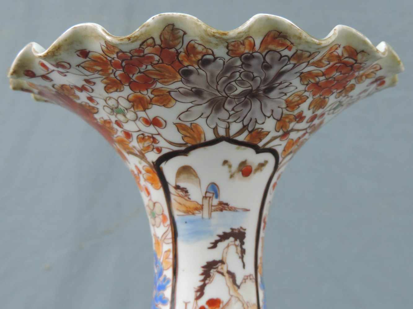 Imari Porzellanvase Japan. Alt, um 1890. 38 cm hoch. Imari porcelain vase Japan. Old, around 1890. - Image 6 of 8