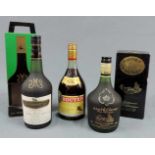 3 alte Flaschen Cognac. J.G. Monnet & Co. Grand Fine Cognac V.S.O.P. 40 Grad, 700 ml. Orginalkarton.