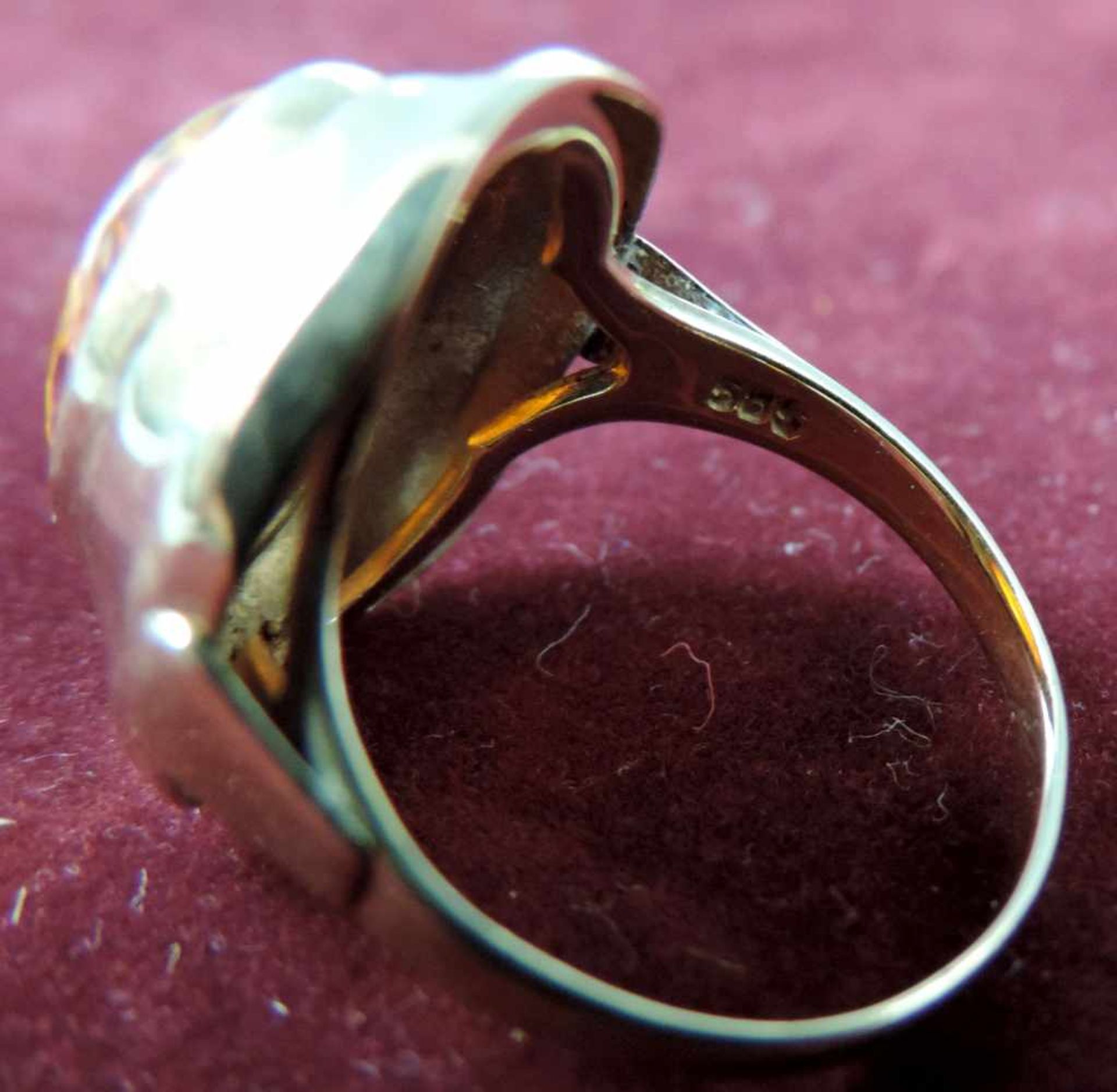 Ring mit Bernstein, unbehandelt. Gold 585. Eingefasst. Ringgröße 56. 4,8 Gramm Gesamtgewicht. Ring - Image 4 of 4