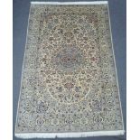 Nain Perserteppich. Iran. Feine Knüpfung. 295 cm x 196 cm. Handgeknüpft. Wolle auf Baumwolle. Nain