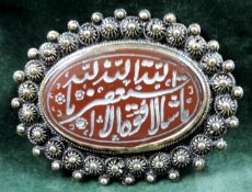 Brosche , 14 karat Gelbgold, gestempelt und geprüft. 5 cm x 3,5 cm. Islamische Kaligraphie.