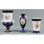 3 Vasen Meißen. Teils mit Schleifstrichen, teils restauriert. Bis 30 cm hoch. 3 Vases Meissen. Up to