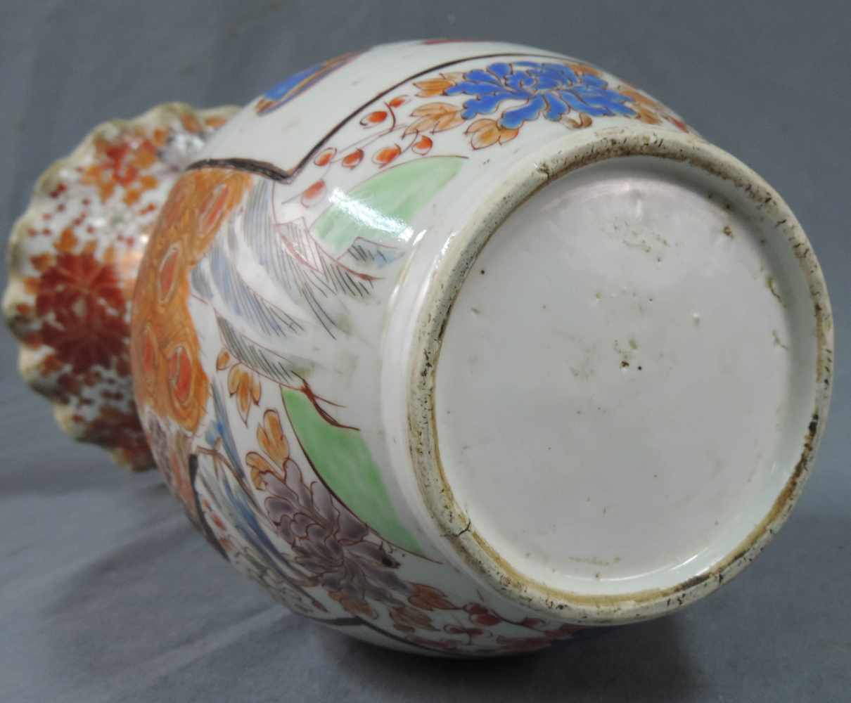 Imari Porzellanvase Japan. Alt, um 1890. 38 cm hoch. Imari porcelain vase Japan. Old, around 1890. - Image 8 of 8