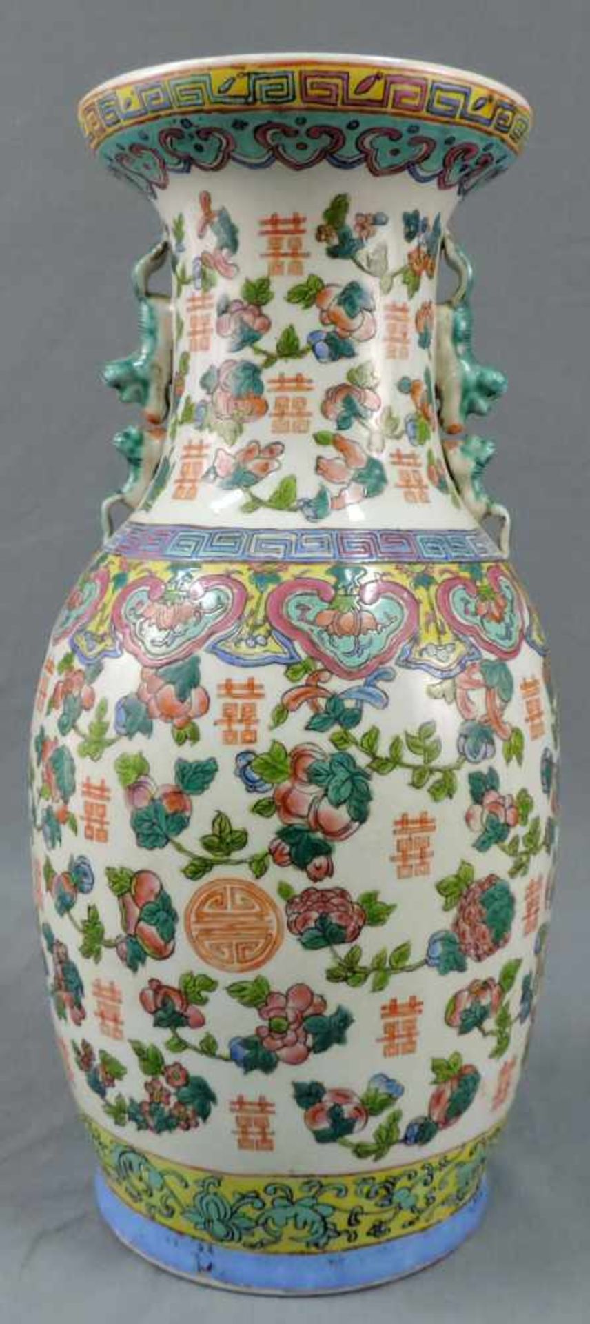 Vase China. Wohl Republik. 46 cm hoch. Porzellan. Vase China. Probably Republic. 46 cm high.
