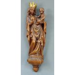 Maria mit Jesus Knaben. Holz geschnitzt. Skulptur. 124 cm hoch. Mary with Jesus. Wood carved.