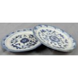 2 Teller China. Blau - Weiß Porzellan, Qing Dynastie. Durchmesser bis 14 cm. 2 plates, China. Blue -