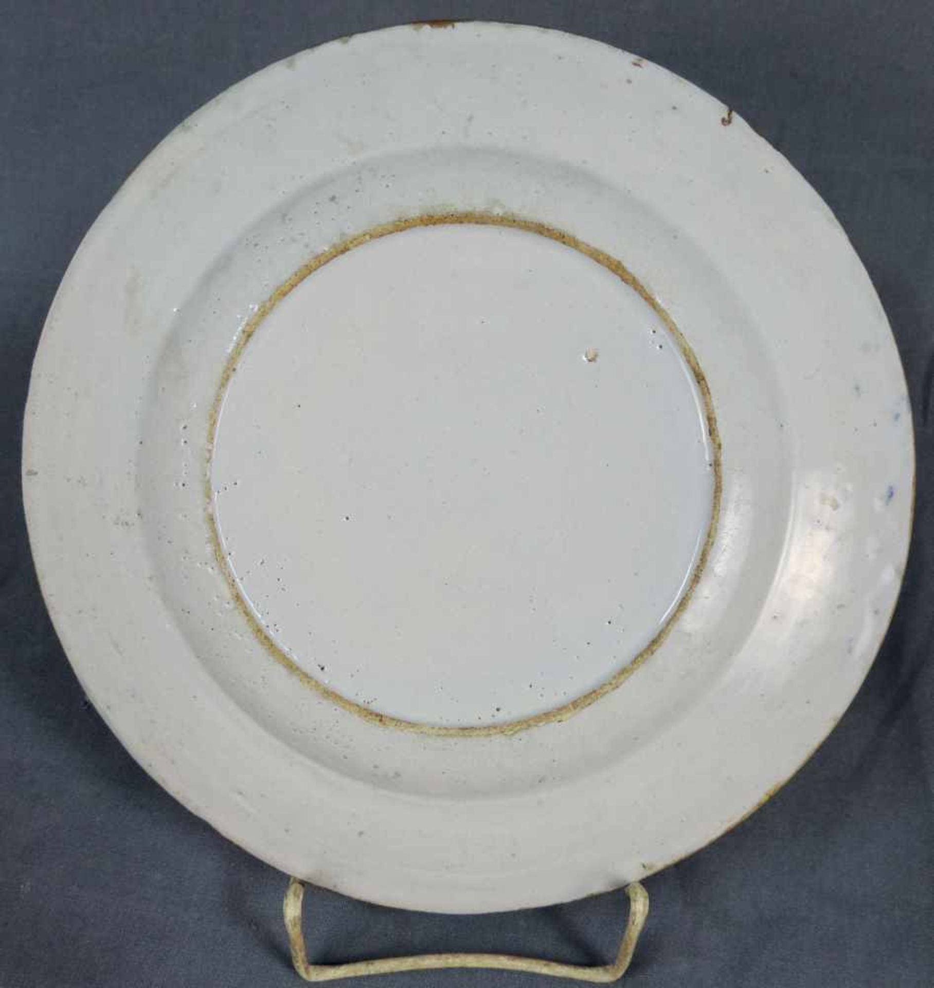 Teller Keramik mit Porzellanglasur. Teich. China 18. Jahrhundert. 23,5 cm Durchmesser. Plate ceramic - Image 2 of 5