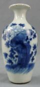 Vase China. Blau - Weiß Porzellan. Qing Dynastie. 15 cm hoch. Vase China. Blue and white