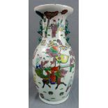 Vase, China. Theatermotive. 46,2 cm hoch. Vase, China. Theater motives. 46,2 cm high.