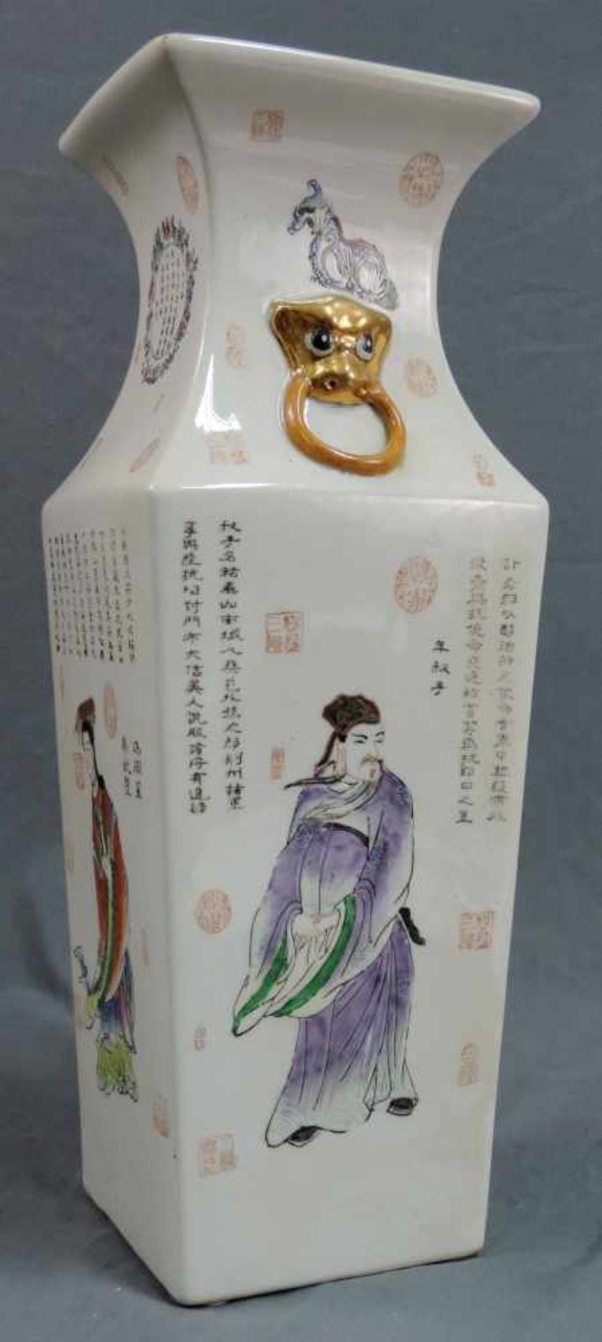 Vase China. Da Qing Qianlong Nian Zhi- Marke. 20. Jahrhundert. 48,5 cm hoch. Vase China. Da Qing - Image 2 of 7