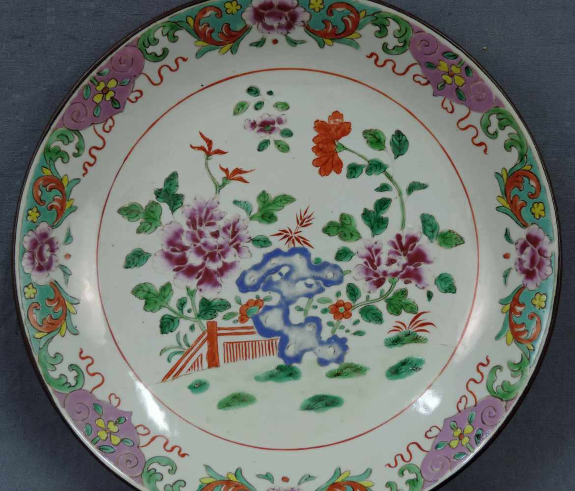 Teller Porzellan China, alt. Qing. 34,5 cm Durchmesser. Plate porcelain China, old. Qing. 34.5 cm in - Image 2 of 5