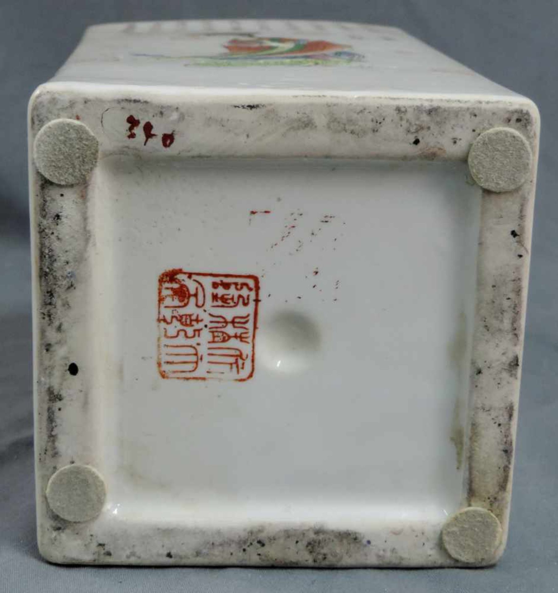 Vase China. Da Qing Qianlong Nian Zhi- Marke. 20. Jahrhundert. 48,5 cm hoch. Vase China. Da Qing - Image 7 of 7