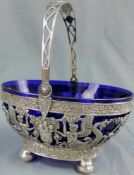 Korb Silber 800. Blauer Glaseinsatz. Empire Dekor mit Sirenen und Vasen. Silbergewicht 371 Gramm.