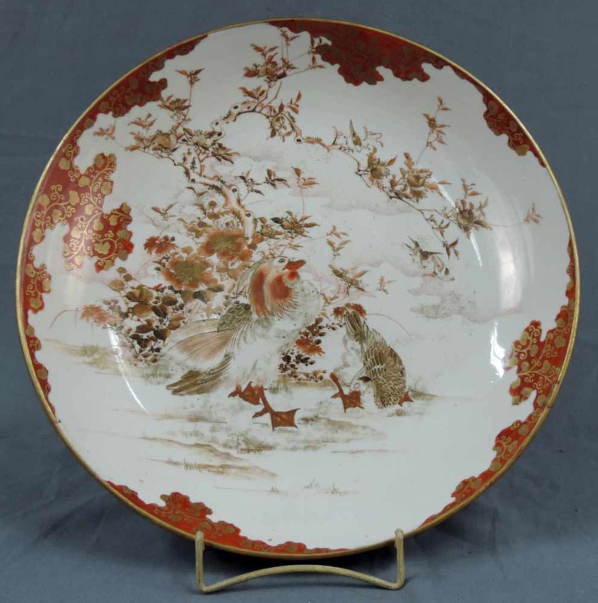Großer Teller, Japan, Federvieh am Fluss. Porzellan. Durchmesser 40 cm. Plate Japan. Porcelain.