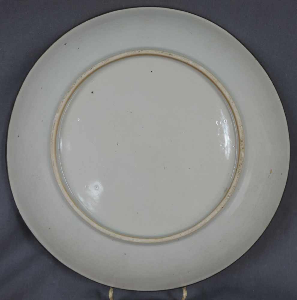 Teller Porzellan China, alt. Qing. 34,5 cm Durchmesser. Plate porcelain China, old. Qing. 34.5 cm in - Image 5 of 5