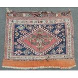 Afschar Sumak Taschenfront. Stammesteppich. Iran, antik um 1910. 62 cm x 77 cm. Handgewebt. Wolle