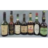7 Flaschen Calvados. Verschieden. Auch X.O., Vieux, Reserve. 7 bottles of Calvados. Also X.O.,