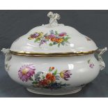 Terrine, Meissen, um 1900. Blümchendekor. 1. Wahl. 35 cm x 26 cm. Soup bowl with lid, Meissen, circa