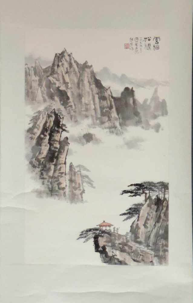 GUO RONG (XX). Rollbild,China, "Das Wolkenmeer über den Kiefernwäldern". 67,5 cm x 39 cm. Tusche und