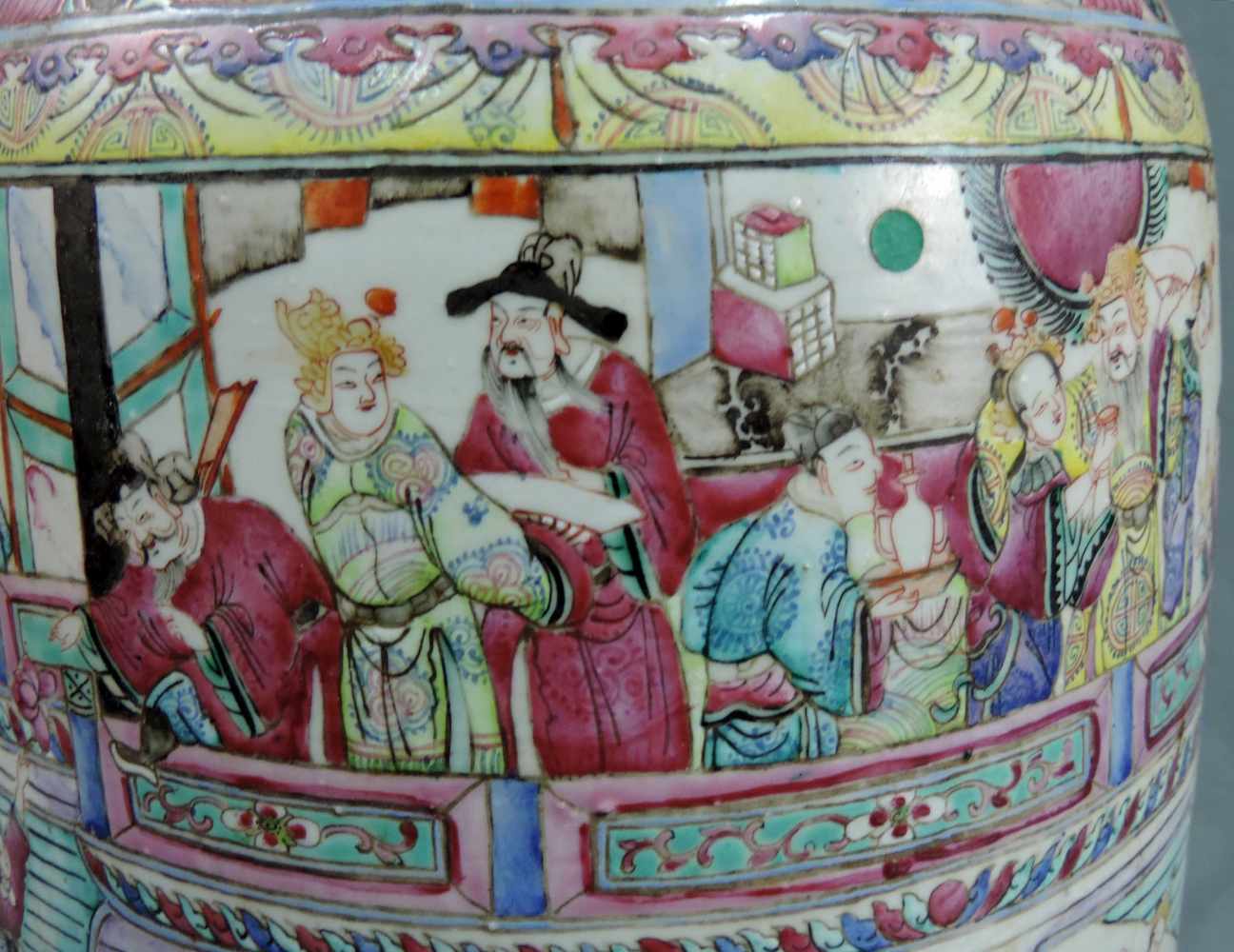 Vase, China, wohl Republik. Porzellan. 62 cm hoch. Vase, china, probably republic. Porcelain. 62 - Image 2 of 12