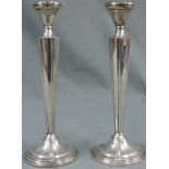 2 Kerzenleuchter Silber Sterling 925. Wohl unbenutzt. Je 24 cm hoch. Gefüllter Fuß. 2 candlesticks