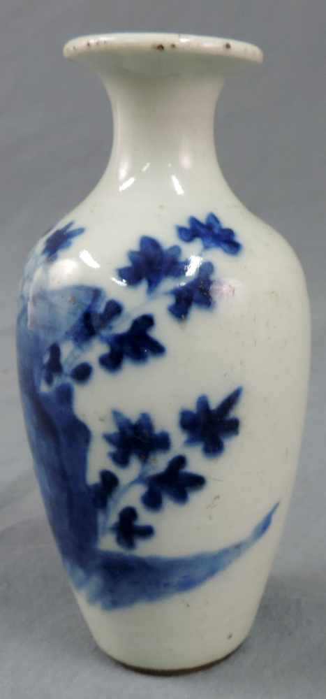 Vase China. Blau - Weiß Porzellan. Qing Dynastie. 15 cm hoch. Vase China. Blue and white - Image 5 of 6