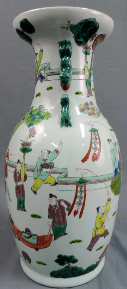 Vase, China. Theatermotive. 46,2 cm hoch. Vase, China. Theater motives. 46,2 cm high. - Image 4 of 8