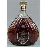 Courvoisier XO. Cognac. 40 %. 0,7 L. Gekauft circa 1974. Courvoisier XO. Cognac. 40 %. 0,7 L. Bought