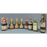 8 Flaschen Likör. 4 x Grand Marnier, 2 x Drambui, 1 x Breton, 1 x Manarine Napoleon. 8 bottles of