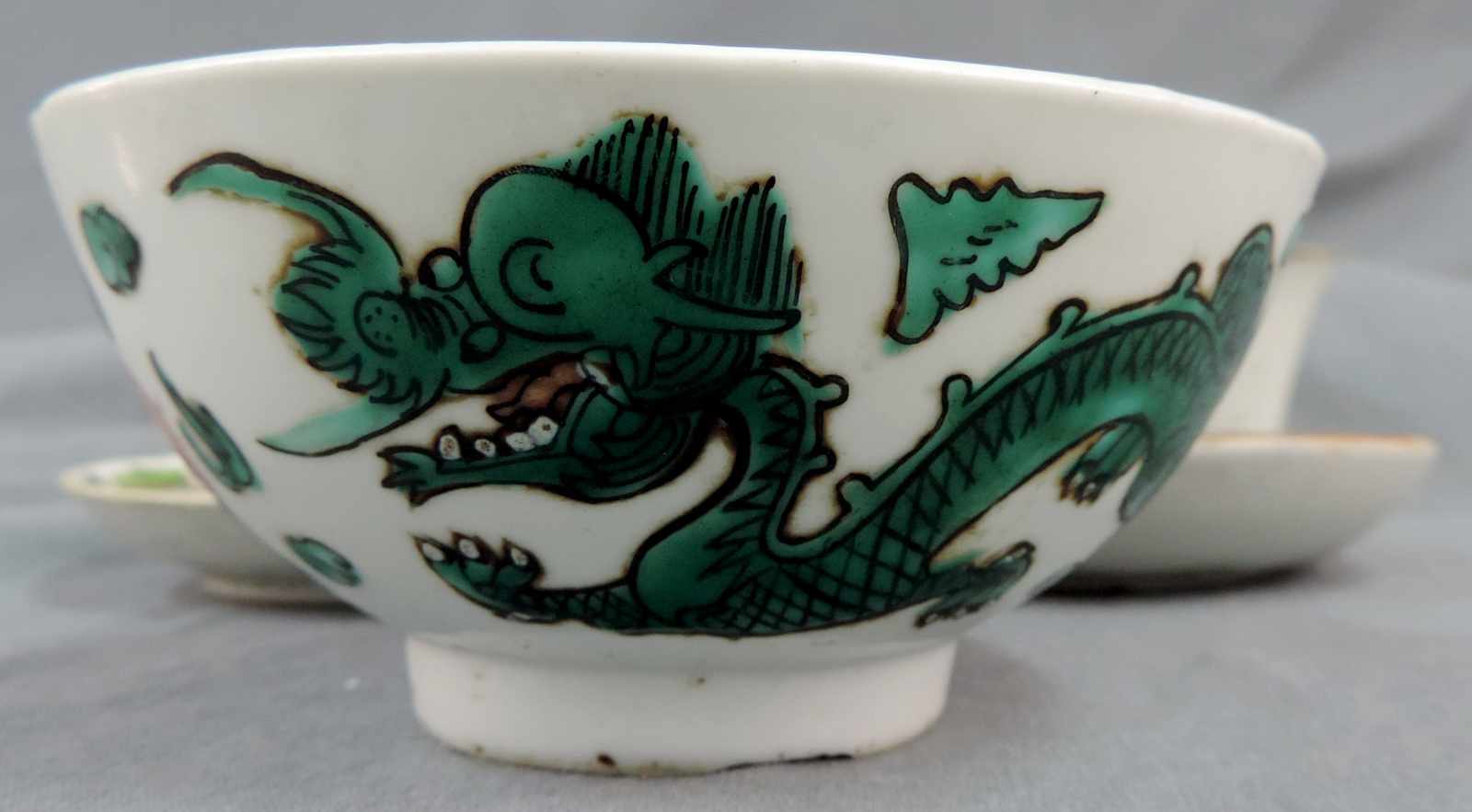 5 Teile Porzellan, China, alt. Teils mit Drachen, Kranichen und anderen Glücksymbolen. Bis 13,3 cm - Image 9 of 16